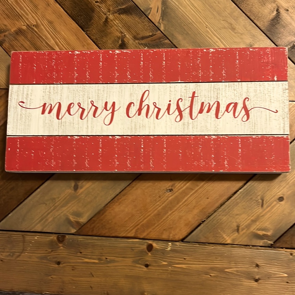Pallet style Merry Christmas sign. 16”x17” NWT